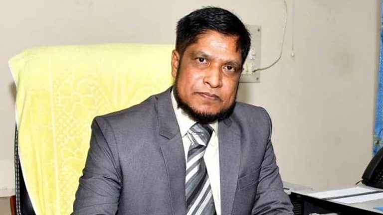 চবিতে সিন্ডিকেট সদস্যকে না ডাকার প্রতিবাদে সাদা দলের অবস্থান