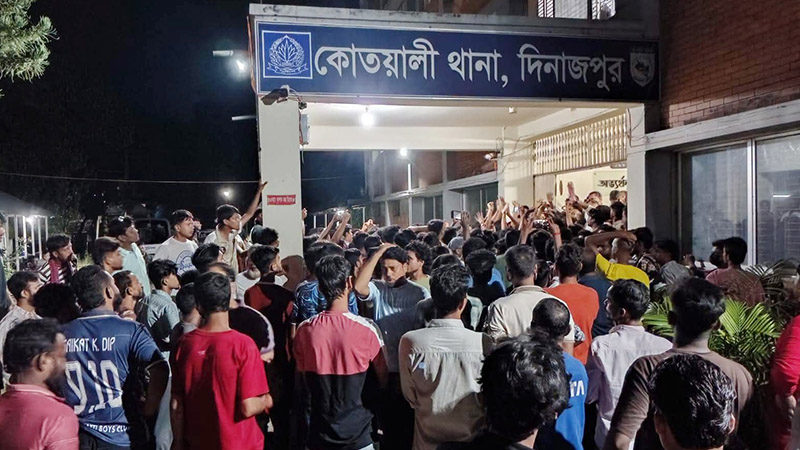 দিনাজপুরে নৌকাডুবিতে নিহত ১, স্বজনদের বিক্ষোভ