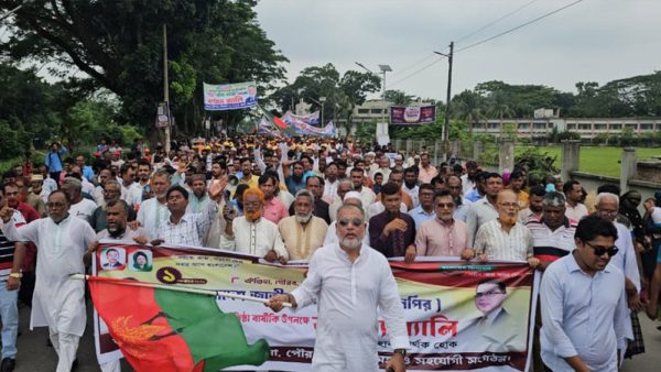 আ.লীগ নেতারা বিদেশে এসি রুমে ঘুমিয়ে উসকানি দিচ্ছে: জিলানী