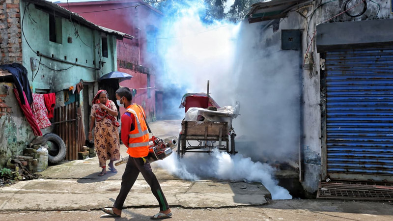 ডেঙ্গুর বাড়বাড়ন্তে খুলনায় শয্যা সংকট, বিপাকে হাসপাতাল