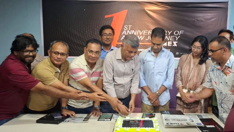 কুষ্টিয়ায় টাইমস অব বাংলাদেশের প্রথম প্রতিষ্ঠাবার্ষিকীর কেক কাটা ও আলোচনা সভা