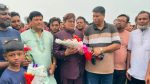 সিঙ্গাপুর থেকে দেশে সম্ভাব্য মেয়র প্রার্থীর ভাই, ফুল নিয়ে হাজির ওসি