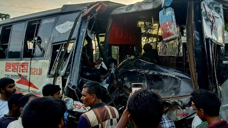 ময়মনসিংহে দুই বাসের মুখোমুখি সংঘর্ষে নিহত ৩