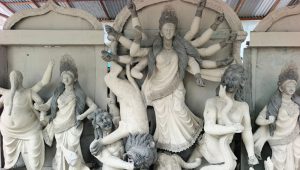 ভদ্রঘাট পালপাড়ায় দুর্গাপ্রতিমা তৈরির ব্যস্ততা
