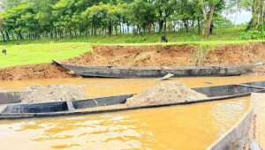 সিলেটে বালু-পাথর লুট বন্ধে অভিযান, ১২ নৌকা জব্দ