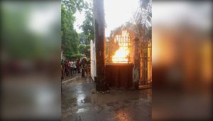 বজ্রপাতে সিরাজগঞ্জে বিদ্যুৎমন্ত্রী টুুকুর বাড়িতে আগুন