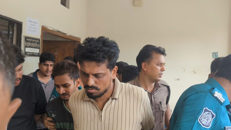 যাত্রাবাড়ীতে ককটেল বিস্ফোরণ: আ.লীগ নেতাসহ ৪ আসামি রিমান্ডে