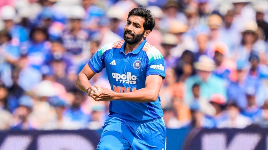 সব ফরম্যাটে নয়, বুমরাহকে ‘মেপে’ খেলানোর পরামর্শ শাস্ত্রীর
