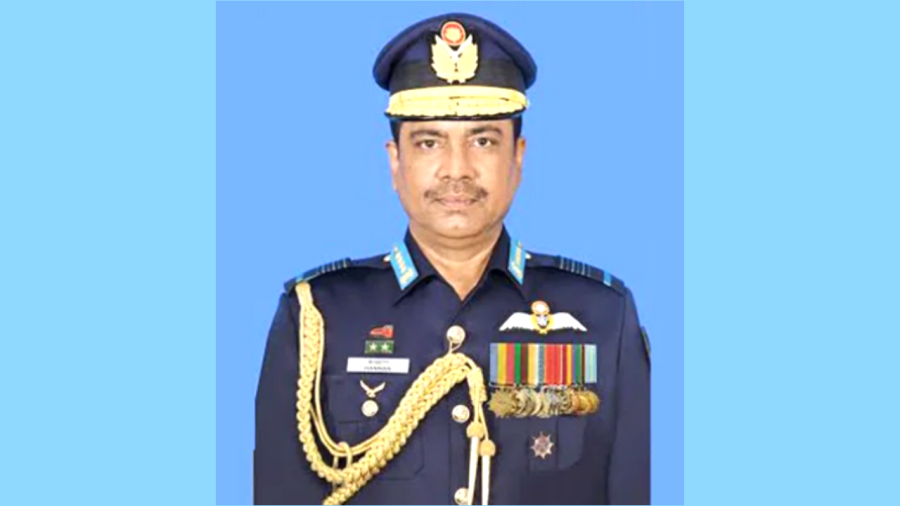 দুর্নীতি মামলায় বিমানবাহিনীর সাবেক প্রধান গ্রেপ্তার