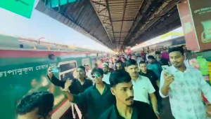 ইঞ্জিন-সংকটে পাহাড়িকা এক্সপ্রেস, চট্টগ্রাম স্টেশনে বিক্ষোভ