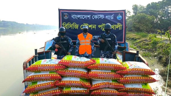 পটুয়াখালীতে ২১ টন ভারতীয় জিরাসহ কার্গো বোট জব্দ