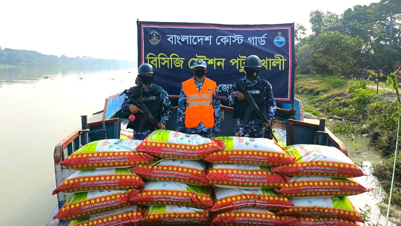 পটুয়াখালীতে ২১ টন ভারতীয় জিরাসহ কার্গো বোট জব্দ