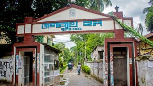ঢাবির জগন্নাথ হল থেকে শিক্ষার্থীর লাফ