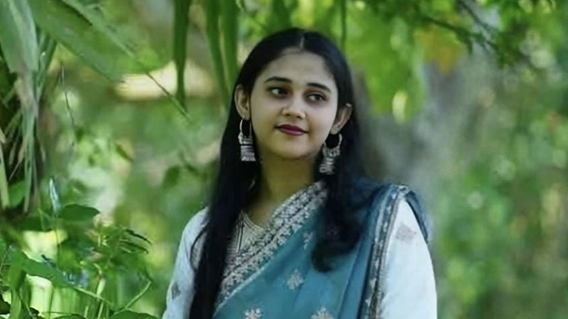 সমুদ্রপাড়ে ইজিবাইকে ওড়না পেঁচিয়ে নারী পর্যটকের মৃত্যু