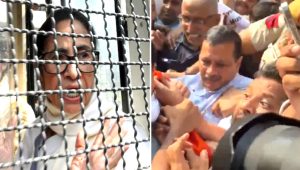 দিল্লি বিক্ষোভে আটক ৬ হাজার, আন্দোলন চালিয়ে যাওয়ার ঘোষণা