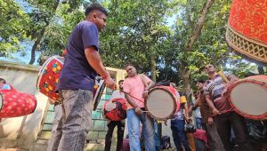৫০০ বছরের ঐতিহ্যবাহী ঢাকের হাট