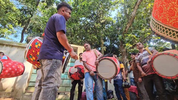 ৫০০ বছরের ঐতিহ্যবাহী ঢাকের হাট