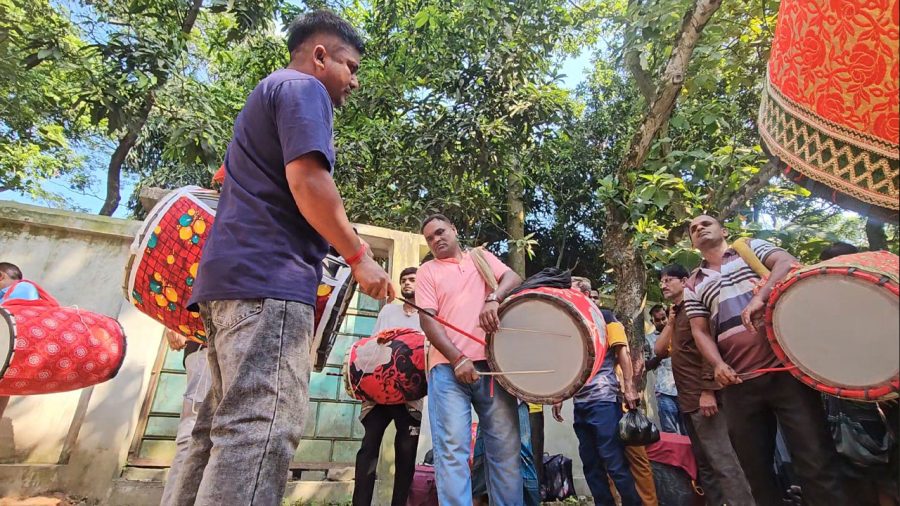 ৫০০ বছরের ঐতিহ্যবাহী ঢাকের হাট