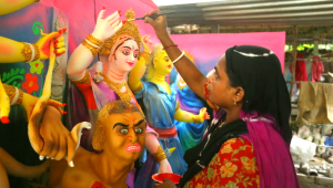 খুলনায় দুর্গোৎসবের প্রস্তুতি তুঙ্গে, মণ্ডপে চলছে শেষ মুহূর্তের কাজ
