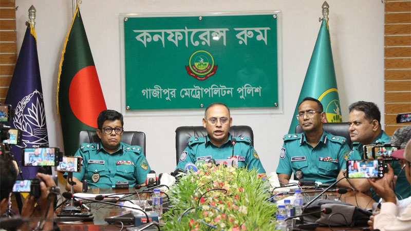 পিচ্চি রাজার পলায়ন: গ্রেপ্তার পুলিশ সদস্যের বাড়ি থেকে টাকা উদ্ধার