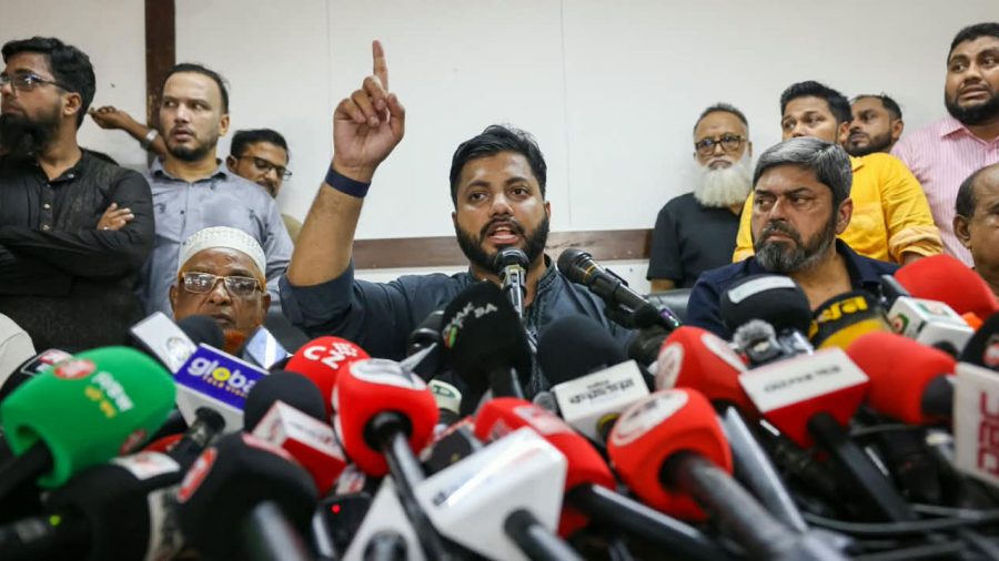 পদত্যাগ করলেন ইশরাক হোসেন