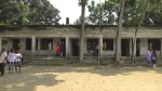 জরাজীর্ণ শ্রেণিকক্ষ: আতঙ্কে শিক্ষক-শিক্ষার্থীরা