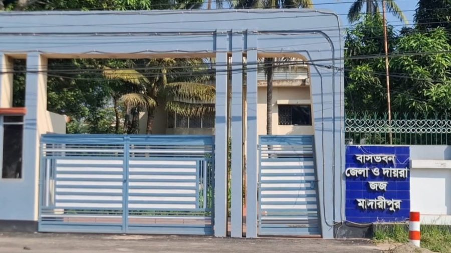 মাদারীপুরে বিচারকের বাসভবনের সামনে ককটেল বিস্ফোরণ
