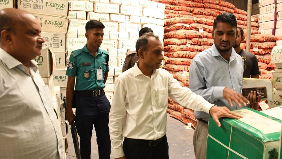 খাতুনগঞ্জের এক গোডাউনে ১৭০ টন পর্যন্ত এলাচ, মজুদ নিয়ে প্রশ্ন