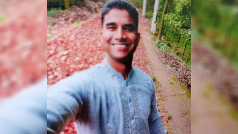 কুর্মিটোলায় ট্রেনের ছাদ থেকে পড়ে যাওয়া যুবকের মৃত্যু