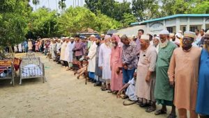 স্ত্রীর মৃত্যুর পর নামাজ পড়া অবস্থায় প্রাণ গেল স্বামীর, একসঙ্গে জানাজা