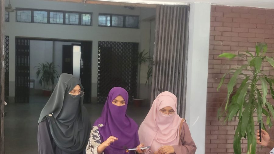 নেকাব পরায় শিক্ষার্থীকে হয়রানির অভিযোগ