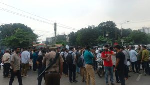 যুব উন্নয়নের প্রশ্নফাঁস: রাজধানীতে সড়ক অবরোধ