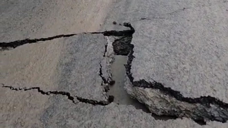 সোনারগাঁয়ে আন্ডারপাসের পাশে সড়কে ফাটল, ভাঙন আতঙ্কে স্থানীয়রা