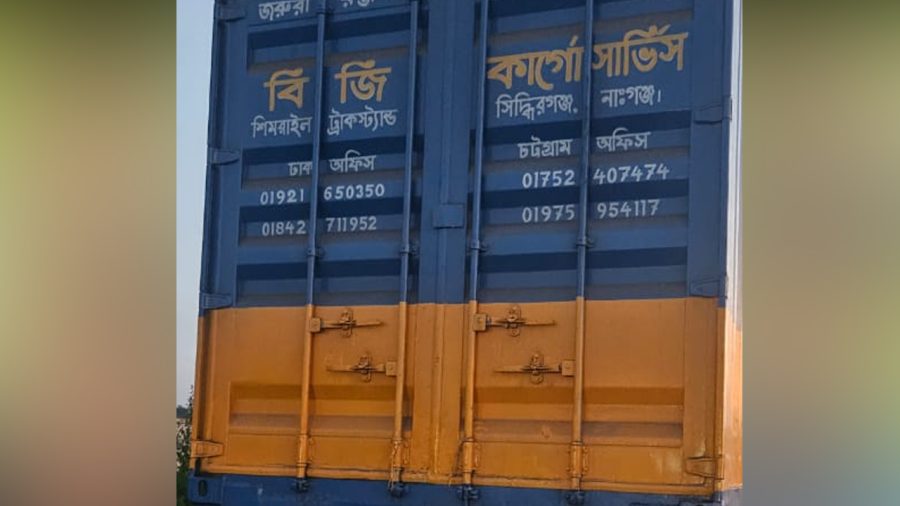 চট্টগ্রামে ১৬ লাখ টাকার চিনি ছিনতাই: কাভার্ডভ্যান উদ্ধার, চিনি মেলেনি