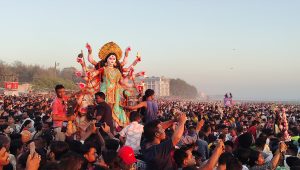 সমুদ্রের জলে দেবীকে বিদায়, কক্সবাজারে বিজয়ার অনন্য উৎসব