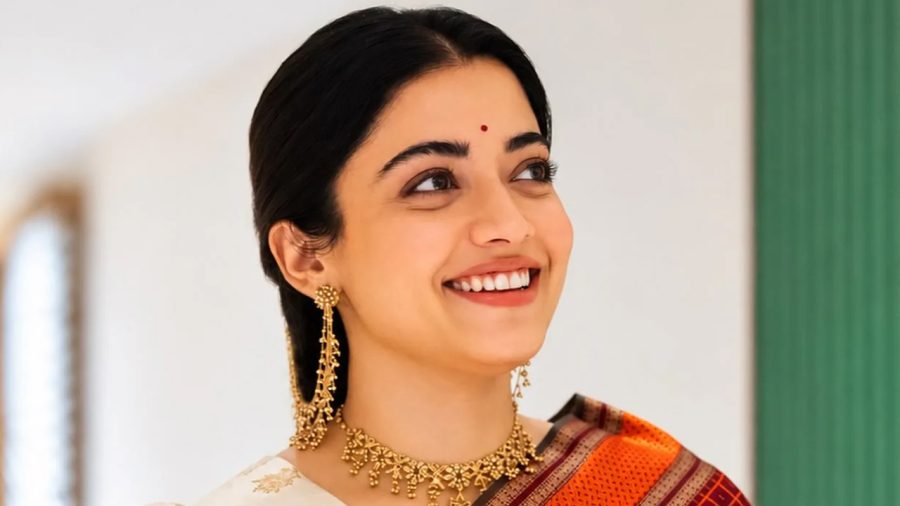 ৪০০ পরিবারের দায়িত্ব নিলেন রাশমিকা