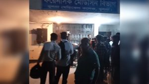 খুলনায় মায়ের সঙ্গে কথা বলার সময় তরুণীকে গুলি করে হত্যা