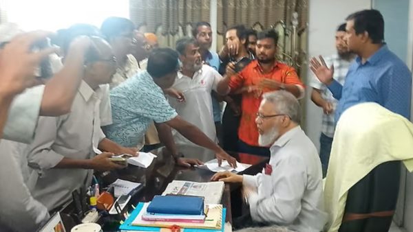 মব: উপাচার্যকে পদত্যাগপত্রে সই করানোর পর বিএনপি নেতা গ্রেপ্তার