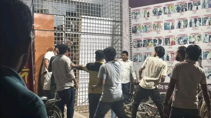 রাবিতে ‘সন্ত্রাসী কায়দায়’ সাংবাদিকদের ওপর ছাত্রদলের হামলা