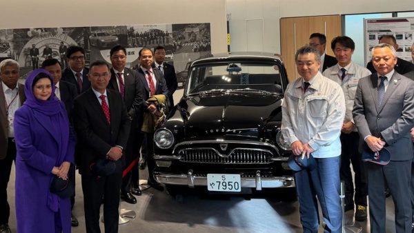 জাপানে টয়োটার মোতোমাচি কারখানা পরিদর্শন করলেন প্রধানমন্ত্রী