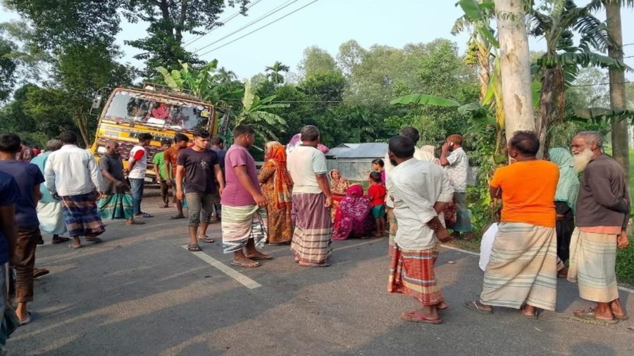সকালে হাঁটতে বেরিয়ে সিমেন্টবোঝাই ট্রাকচাপায় ২ নারীর মৃত্যু