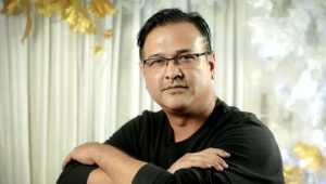 সংগীতশিল্পী আসিফ আকবরের গাড়ি লক্ষ্য করে গুলি