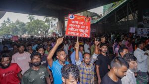 ঢাকায় প্রেস ক্লাবের সামনে অটোচালকদের অবরোধ