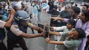 ডিপি ওয়ার্ল্ডকে এনসিটি দেওয়ায় বিক্ষোভ, পুলিশের লাঠিচার্জ