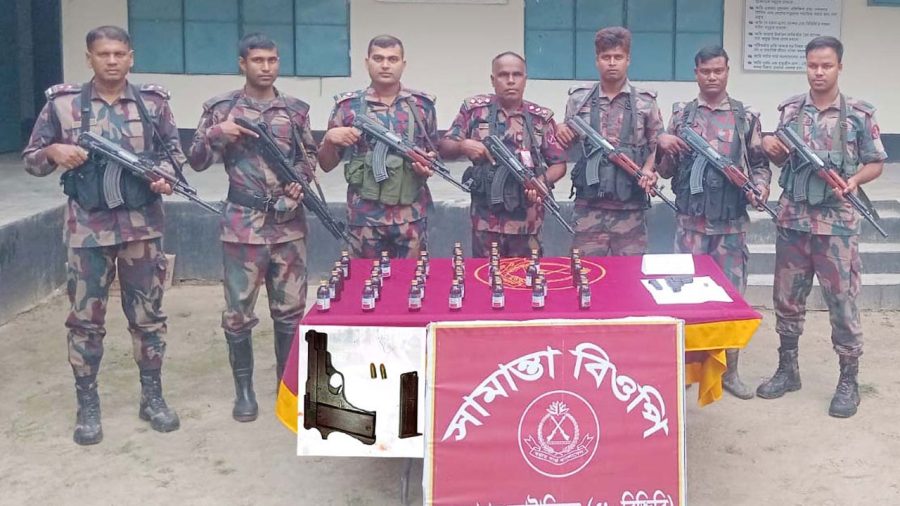 ঝিনাইদহে বিজিবির অভিযান: পিস্তল, গুলি ও মাদক উদ্ধার