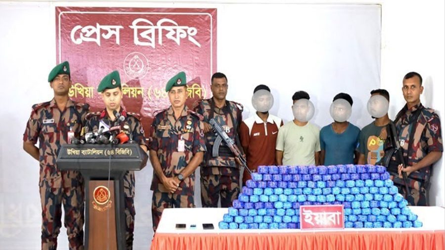 টেকনাফ সীমান্তে অভিযান: প্রায় ১৪ কোটি টাকার ইয়াবাসহ আটক চার