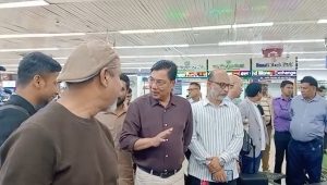 শাহজালালে হঠাৎ বিমানমন্ত্রী