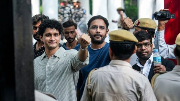 মুক্তির পর জিজ্ঞাসাবাদে হাজির হননি তেলাপোকার তিন নেতা