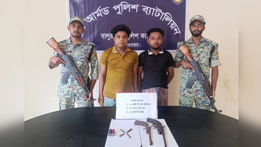 রোহিঙ্গা ক্যাম্পে অস্ত্রসহ দুই ভাই গ্রেপ্তার, আরসা সদস্য দাবি পুলিশের