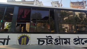 চুয়েটের বাসে ফের হামলা, চালককে মারধরের অভিযোগ